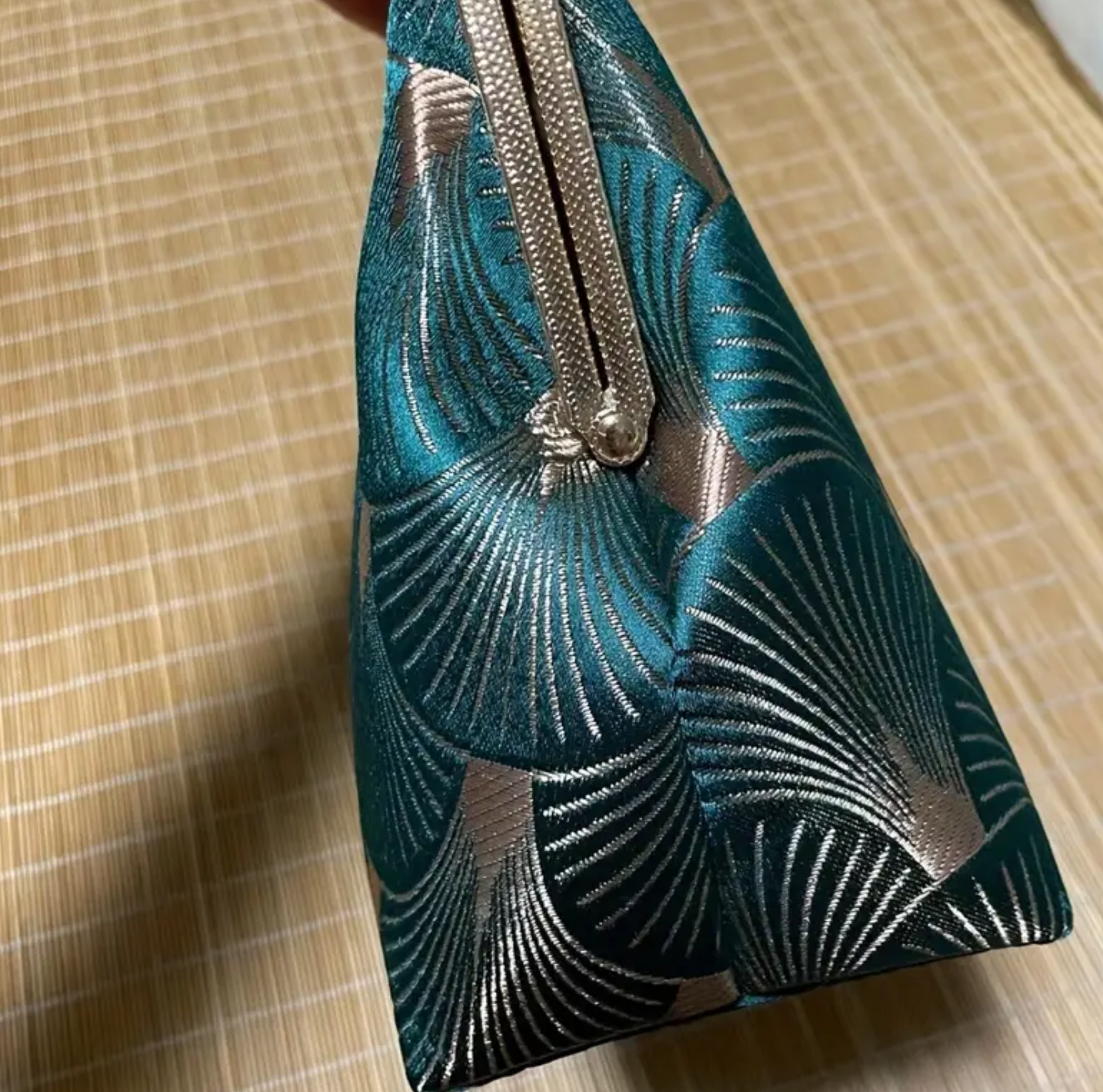 Vintage Style Kiss-Lock Embroidered Bag