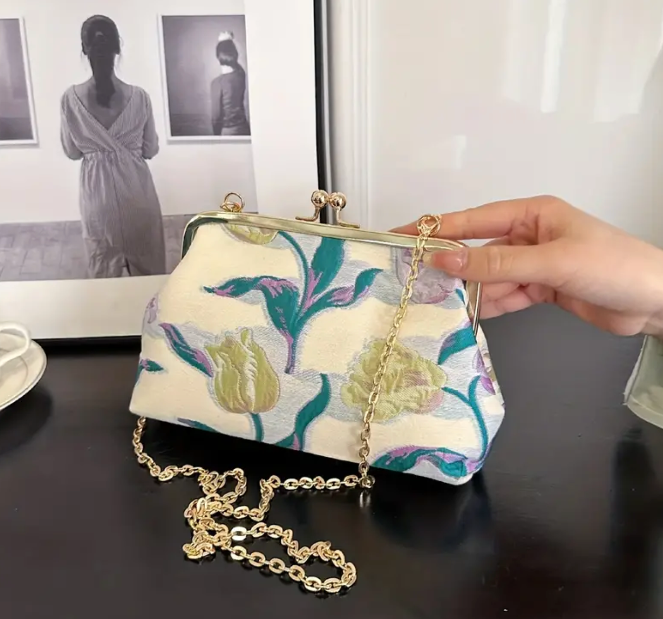Tulip Embroidered Kiss-lock Crossbody