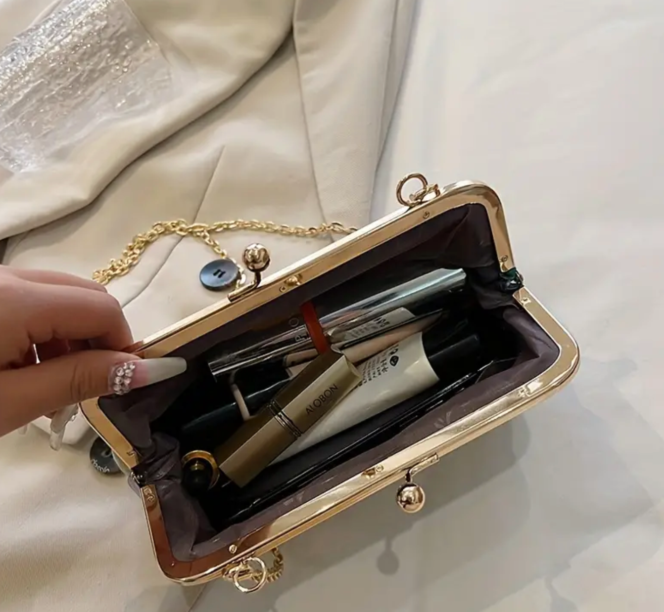 Tulip Embroidered Kiss-lock Crossbody