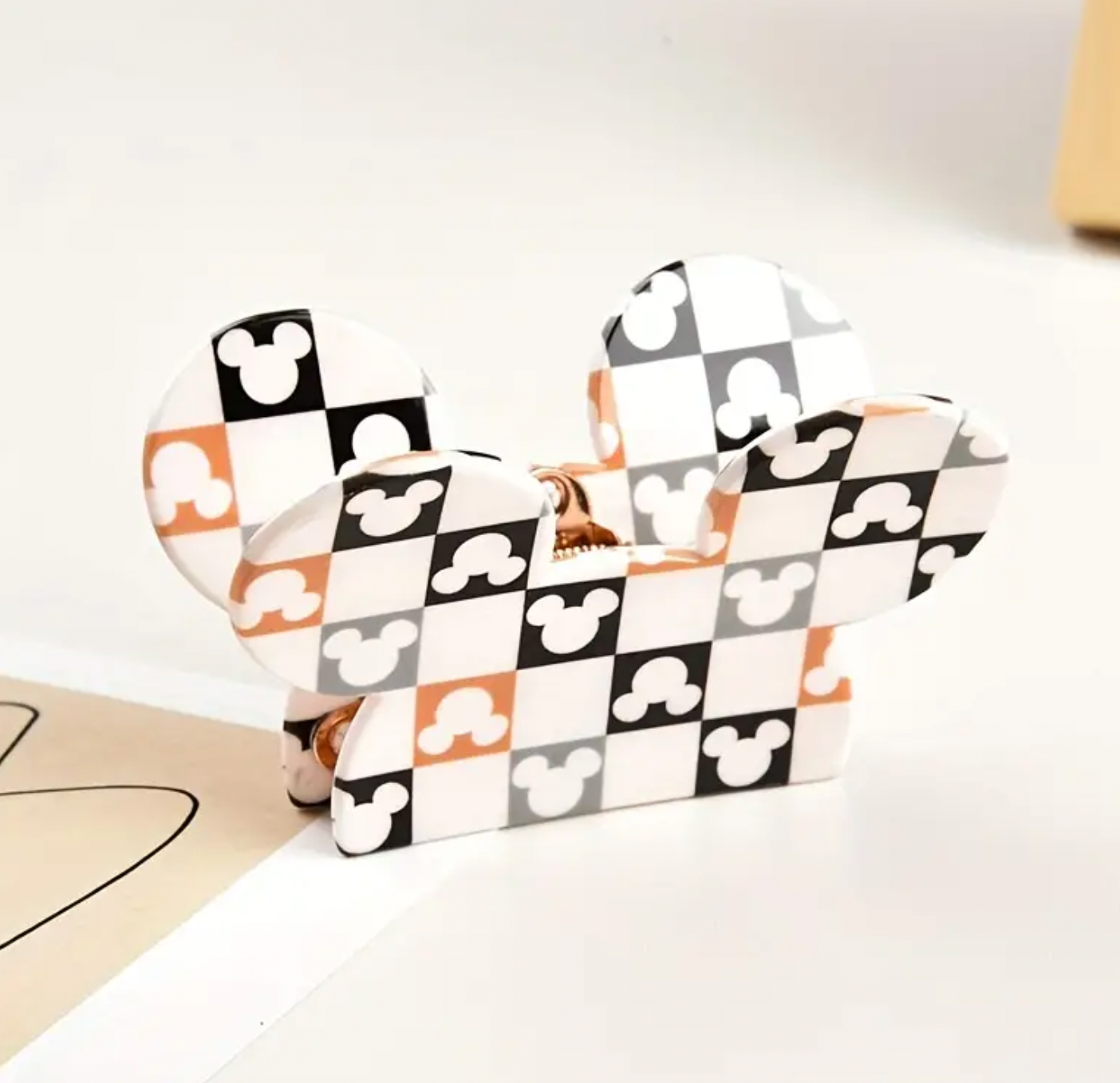 M. Mouse Hair Claw