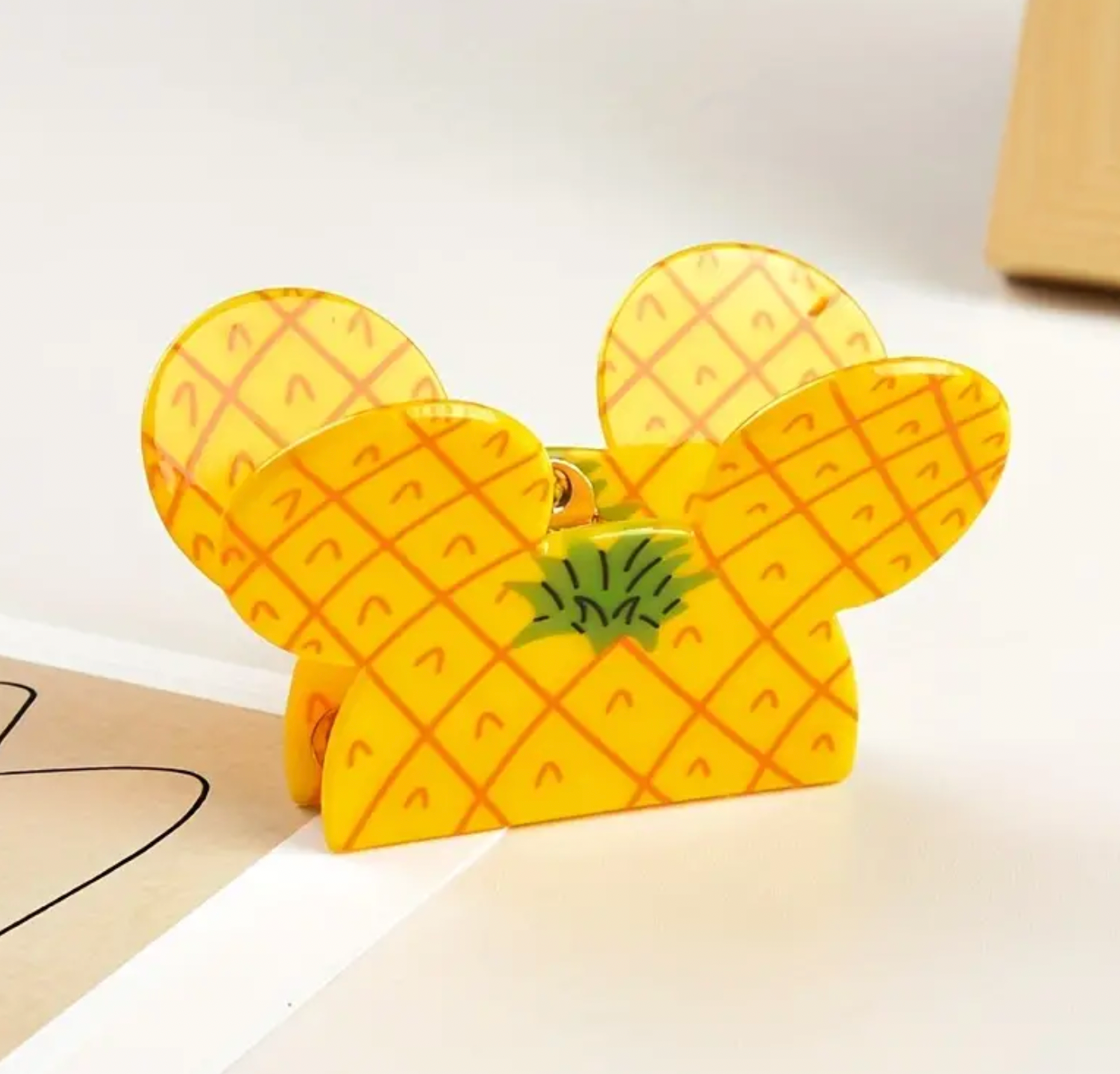 M. Mouse Hair Claw
