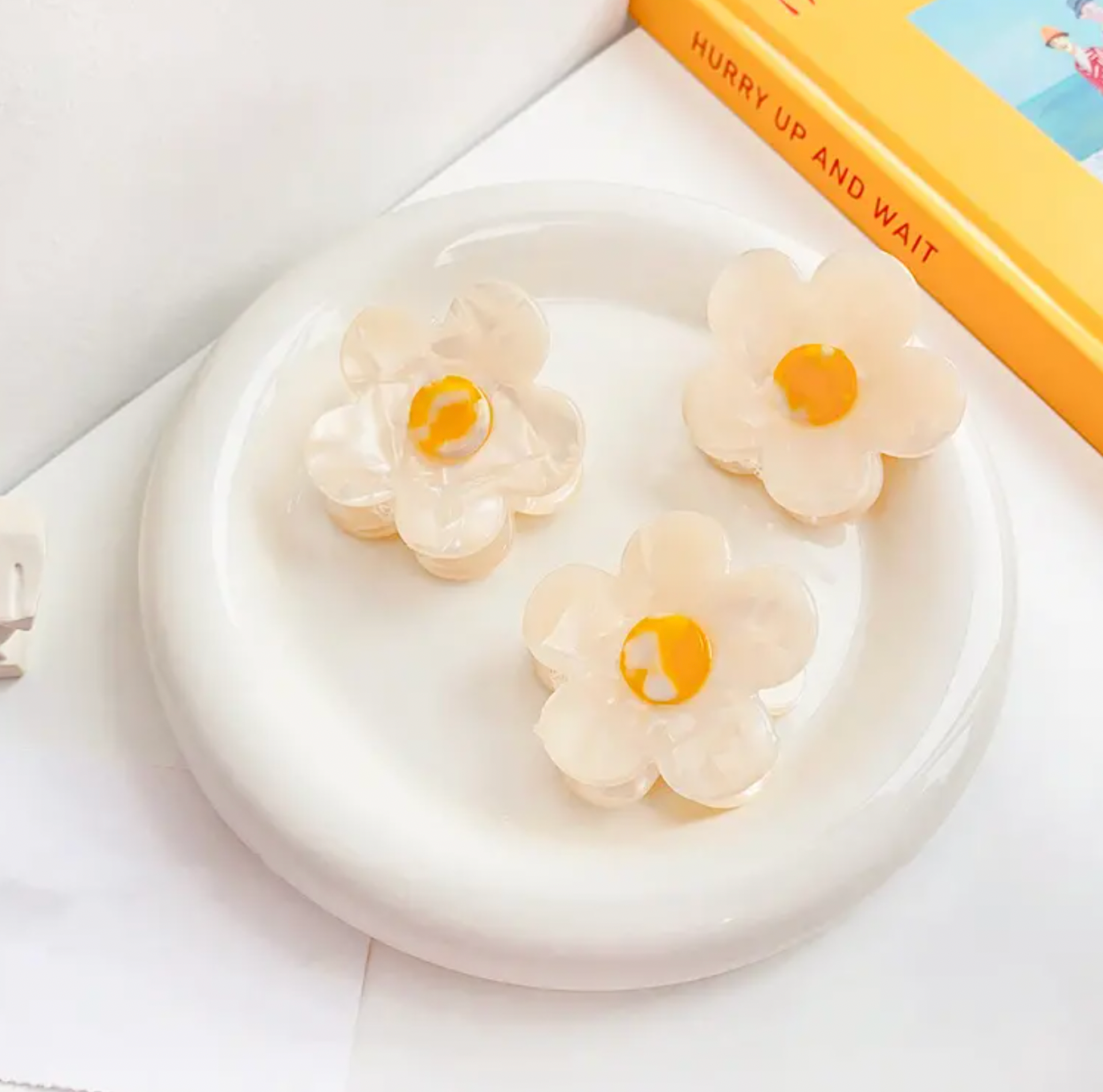 Daisy Hair Claw 1pc